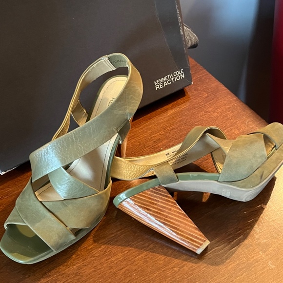 Green Heeled Sandal size 8 - Picture 3 of 3